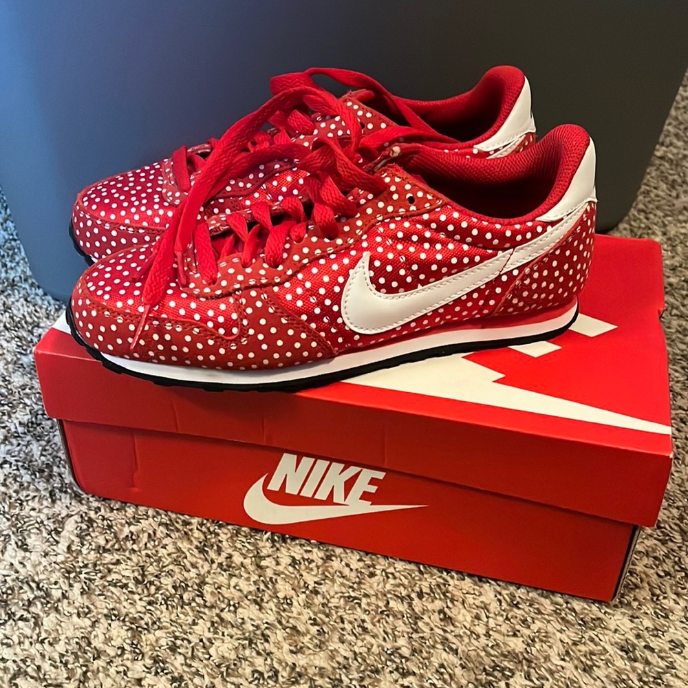 Womens tennis shoes